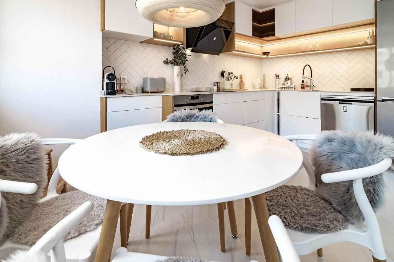 Awesome 3 Bedroom Apt Metres From The Beach Rdr289 Estepona